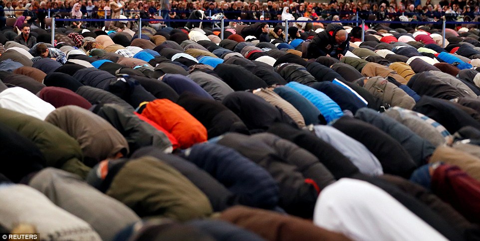 رێوڕه&zwnj;سمی رێزنان و ماڵئاواییكردن له&zwnj; ته&zwnj;رمی سێ كه&zwnj;سی دیكه&zwnj; له&zwnj; قوربانیانی هێرشی سه&zwnj;ر مزگه&zwnj;وته&zwnj;كه&zwnj;ی شاری كیپیك